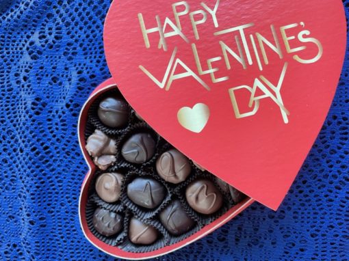 assorted-chocolates-happy-valentine-candy-heart-box-half-pound